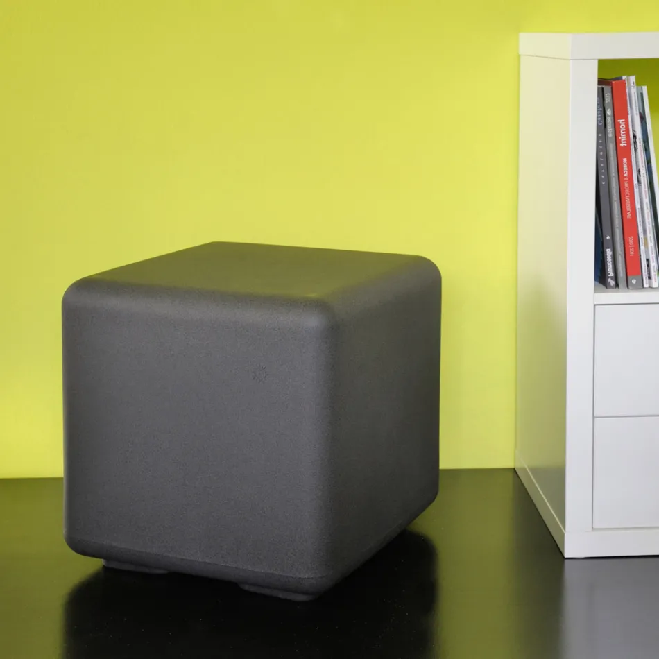 Stolik ogrodowy pufa z kolorowego polietylenu Wyprodukowano we Włoszech - Colores Viadurini