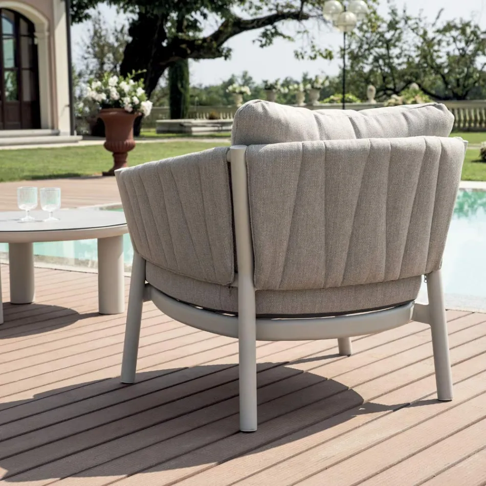 Pokój dzienny składający się z 2 foteli, 1 sofy i 2 stolików kawowych z aluminium - Fusion Viadurini