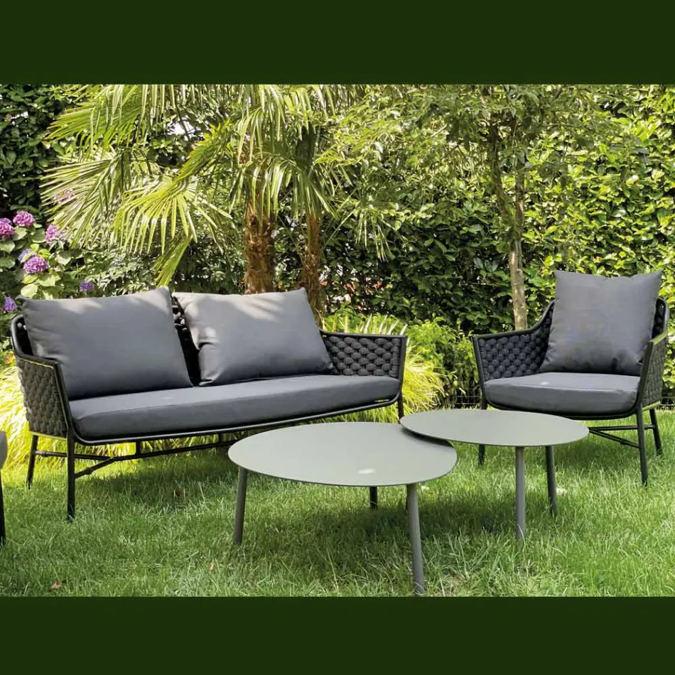 Salon składający się z sofy, foteli i 2 aluminiowych stolików kawowych - Yuma Viadurini