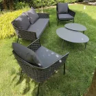 Salon składający się z sofy, foteli i 2 aluminiowych stolików kawowych - Yuma Viadurini