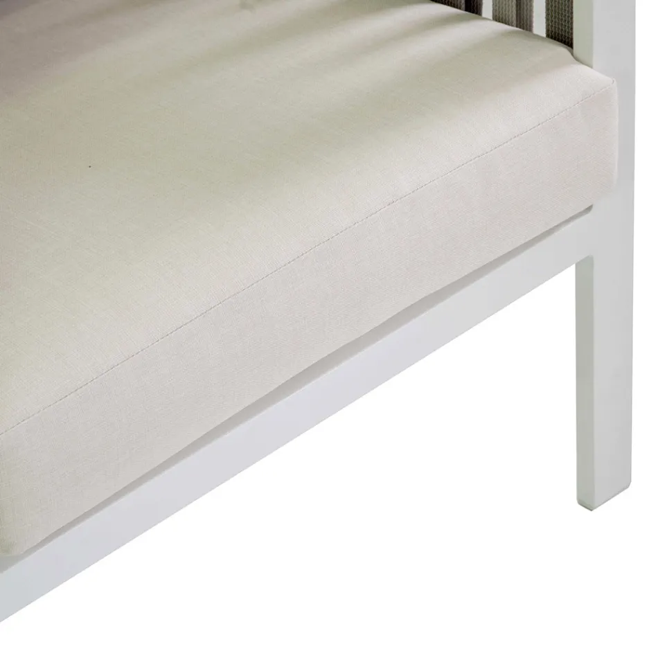 Salon zewnętrzny z białego aluminium i kremowymi poduszkami - Relaz Viadurini