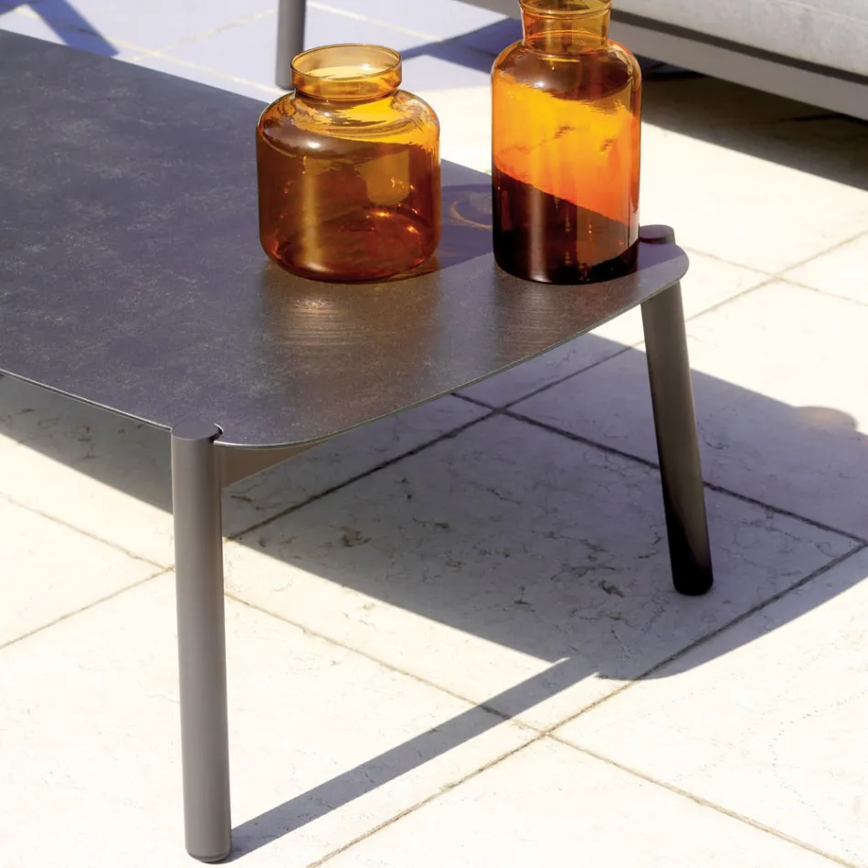 Salon ogrodowy z 2 fotelami, 1 sofą i 1 aluminiowym stołem - Minni Viadurini