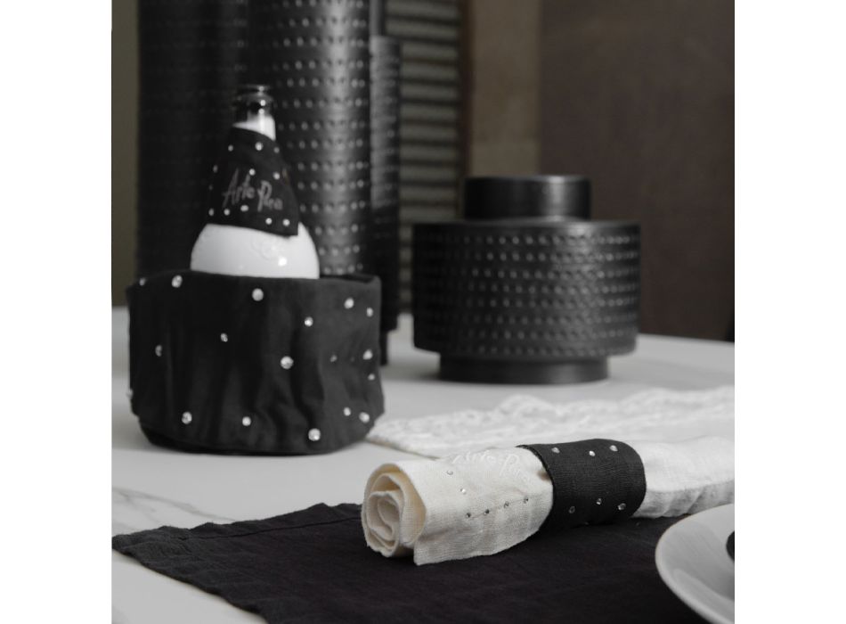 Biała lub czarna lniana taca ociekowa z haftem i kryształkami 2 sztuki - Salvino Viadurini