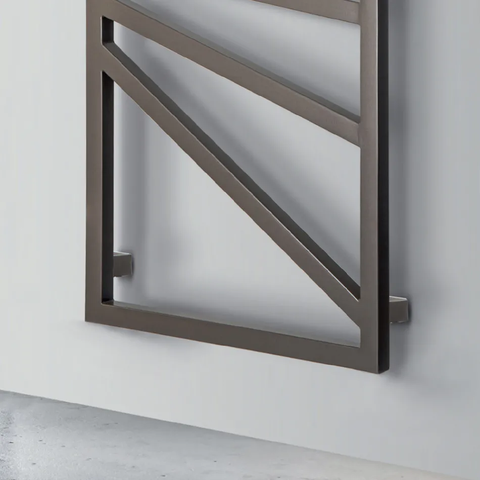 Elektryczny podgrzewacz do ręczników z kwadratowymi elementami Made in Italy - Migdały Viadurini