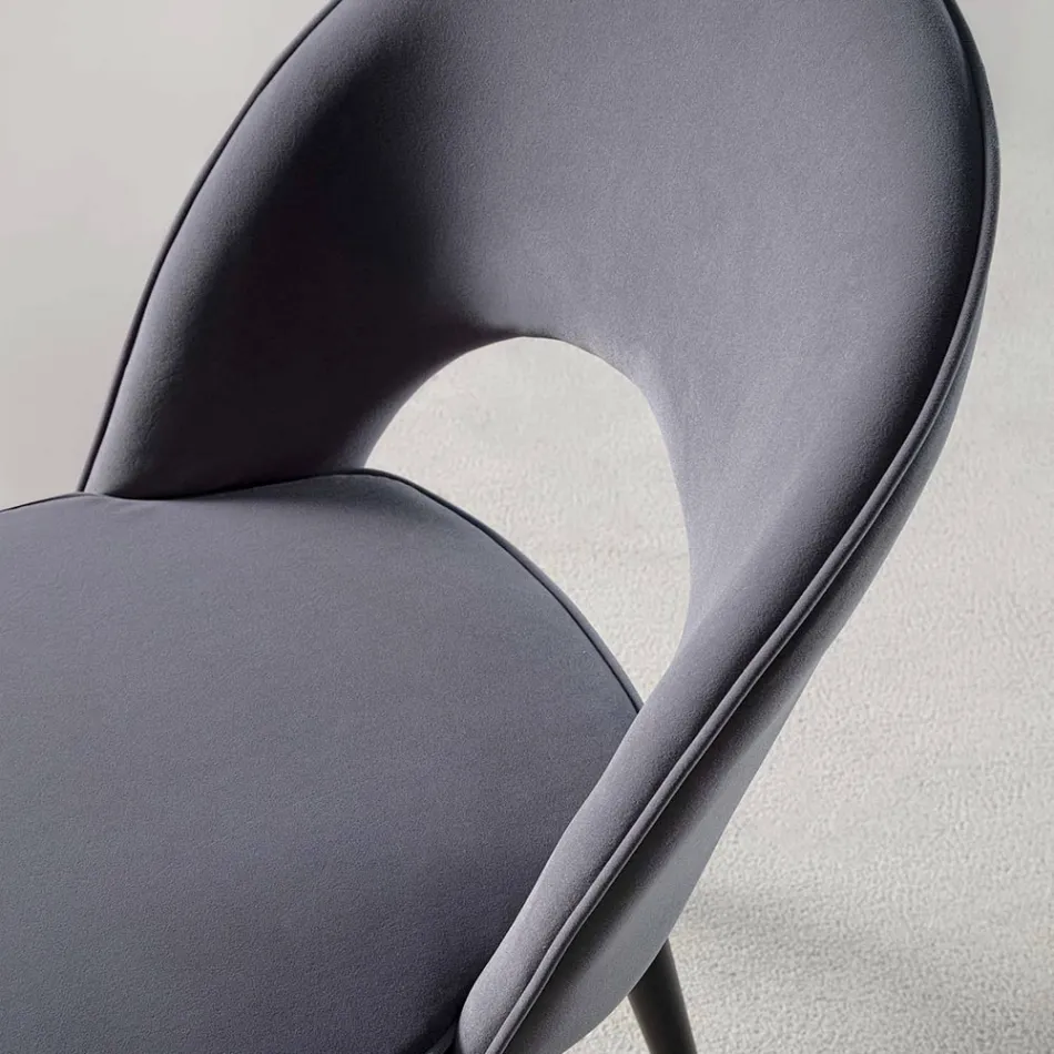 Aksamitne krzesło z czarnymi metalowymi i satynowymi mosiężnymi nogami, 4 sztuki - Sibea Viadurini