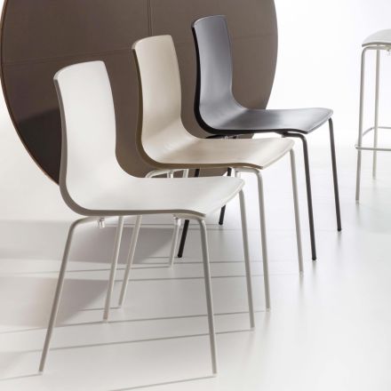 Krzesło do jadalni z polipropylenu z metalową podstawą, 4 sztuki - Alina Viadurini
