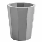 Akcesoria łazienkowe z żywicy Rivello osadzone w nowoczesnej żywicy Viadurini