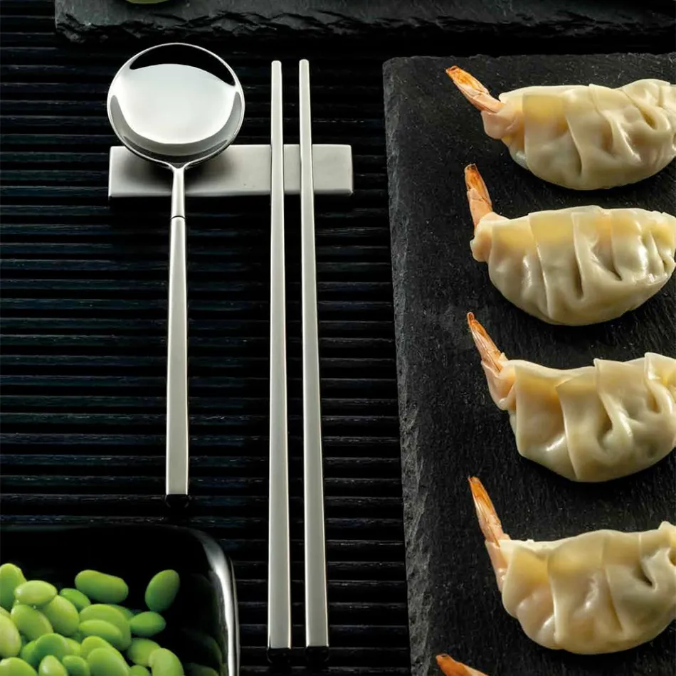 Zestaw składający się z łyżki do owoców, pałeczek i podstawki na sztućce - Osaka Viadurini