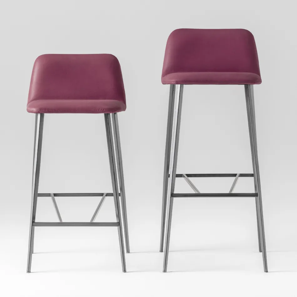 Wysokiej jakości wysoki stołek ze skóry z metalową podstawą Made in Italy - Molde Viadurini