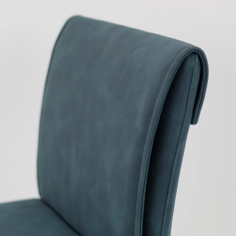 Stołek do salonu ze sztucznej skóry i struktury z niklu Made in Italy - Cleto Viadurini