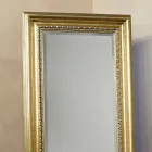 Drewniane lustro podłogowe z ręcznie wykonanym cokołem wykonane we Włoszech Leonardo Viadurini