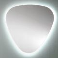 Kształtowane lustro ścienne do łazienki z cennym podświetleniem LED - Trigolo