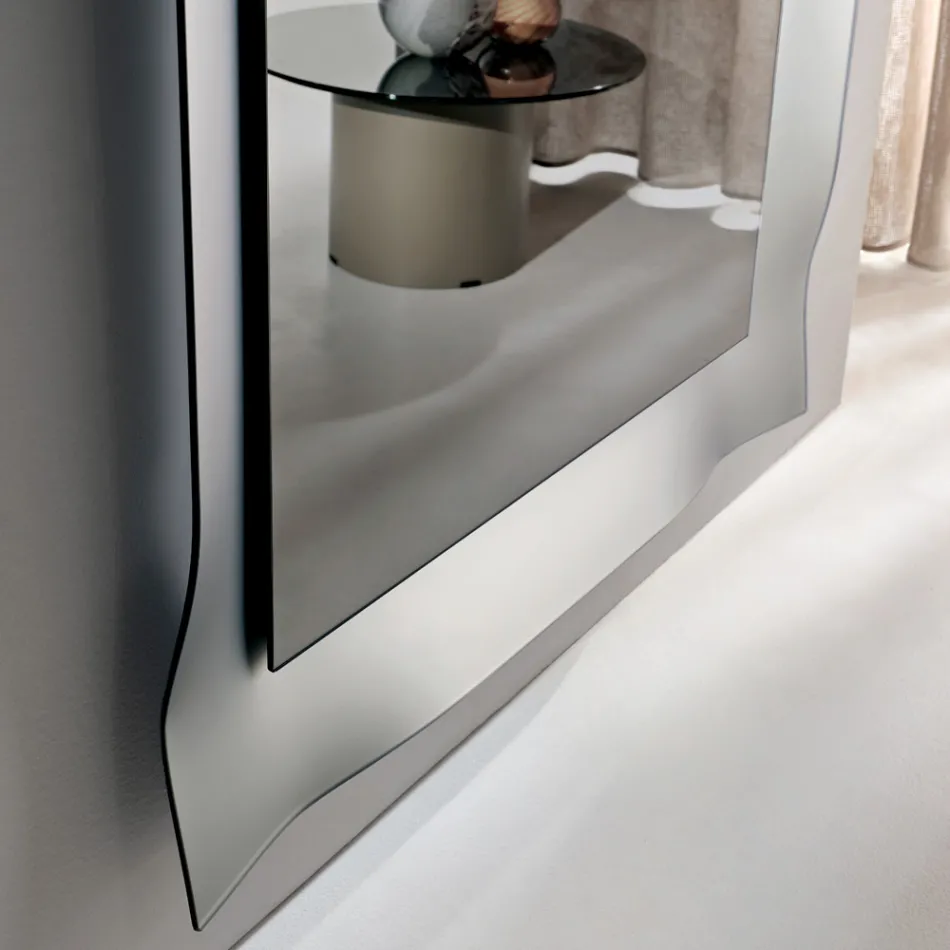 Lustro z ramą o dopasowanym kształcie dostępne w 3 rozmiarach i 2 kolorach - Carolina Viadurini