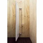 Lustro ścienne z otwieranymi drzwiami i wieszakami na ubrania Made in Italy - Boro Viadurini