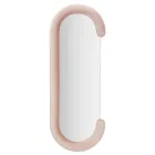 Lustro ścienne w kształcie litery C z ramą MDF pokrytą aksamitem - Micheal Viadurini