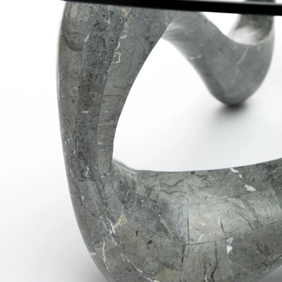 Stolik kawowy ze szklanym blatem i podstawą z kamienia kopalnego - Kalifornia Viadurini