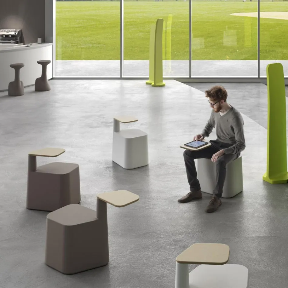 Stolik kawowy z polietylenu i drewna brzozowego Made in Italy - Clio Viadurini