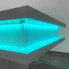 Błyszczący biały stolik do salonu z drewna z oświetleniem LED lub bez - Perro Viadurini