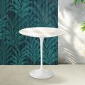 Stolik kawowy Saarinen Tulip, wys. 52 cm, z ceramiki Florim Calacatta Gold Gloss, w kolorze szkarłatnym