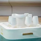 Stolik kawowy - pływająca taca w eko-skórze i pleksi Trona Viadurini