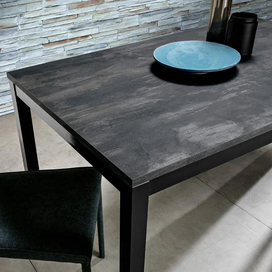 Rozkładany stół do salonu z blatem z melaminy i metalowymi nogami - Shaila Viadurini