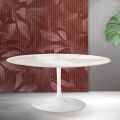 Stół rozkładany Saarinen Tulip H 74 cm w kolorze Florim Calacatta Gold Matt Ceramic - Scarlet