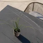 Stół ogrodowy z naturalnego drewna tekowego i ceramicznego blatu - Artes Viadurini