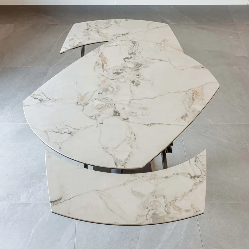 Rozkładany stół do jadalni z ceramiczną i metalową podstawą - Indira Viadurini