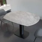 Rozkładany stół do jadalni z ceramiczną i metalową podstawą - Indira Viadurini