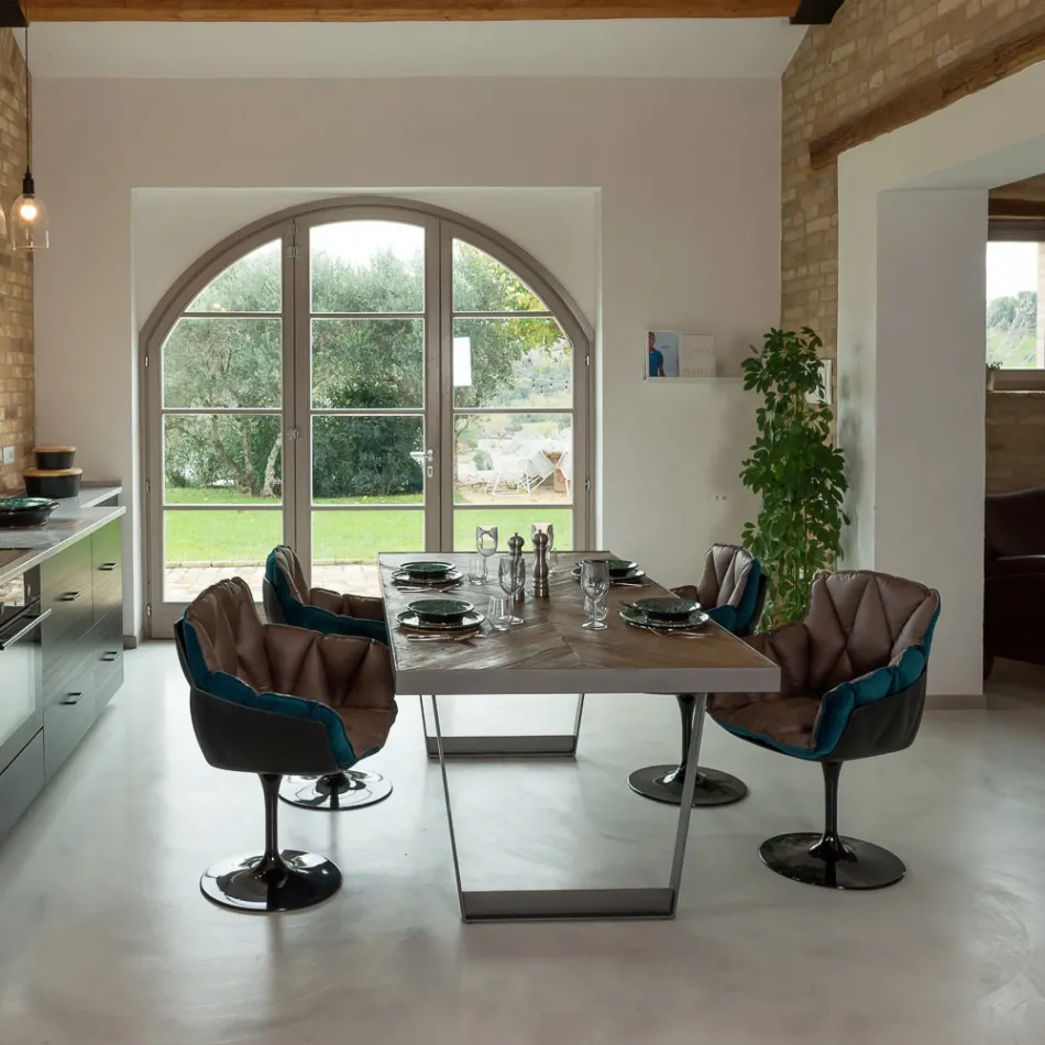 Stół do jadalni z tropikalnego drewna z recyklingu i metalowych nóg - wysuwany Viadurini