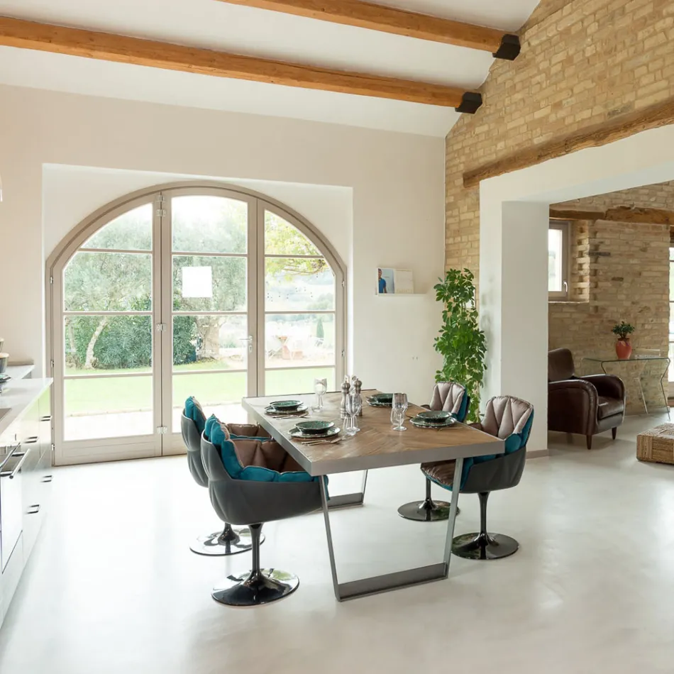 Stół do jadalni z tropikalnego drewna z recyklingu i metalowych nóg - wysuwany Viadurini