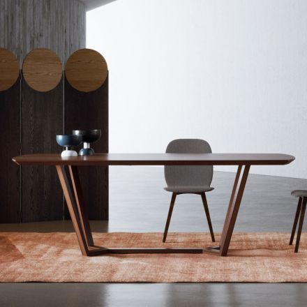 Naprawiono stół z ukształtowanym blatem i drewnianą podstawą Made in Italy - Digory Viadurini