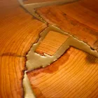 Naprawiono stół z prostokątnego drewna i żywicy wykonanej we Włoszech Jam Viadurini