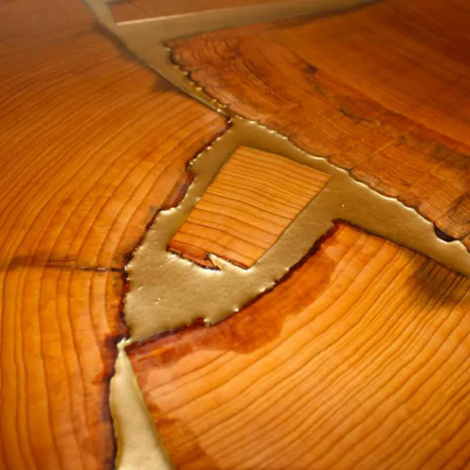 Naprawiono stół z prostokątnego drewna i żywicy wykonanej we Włoszech Jam Viadurini