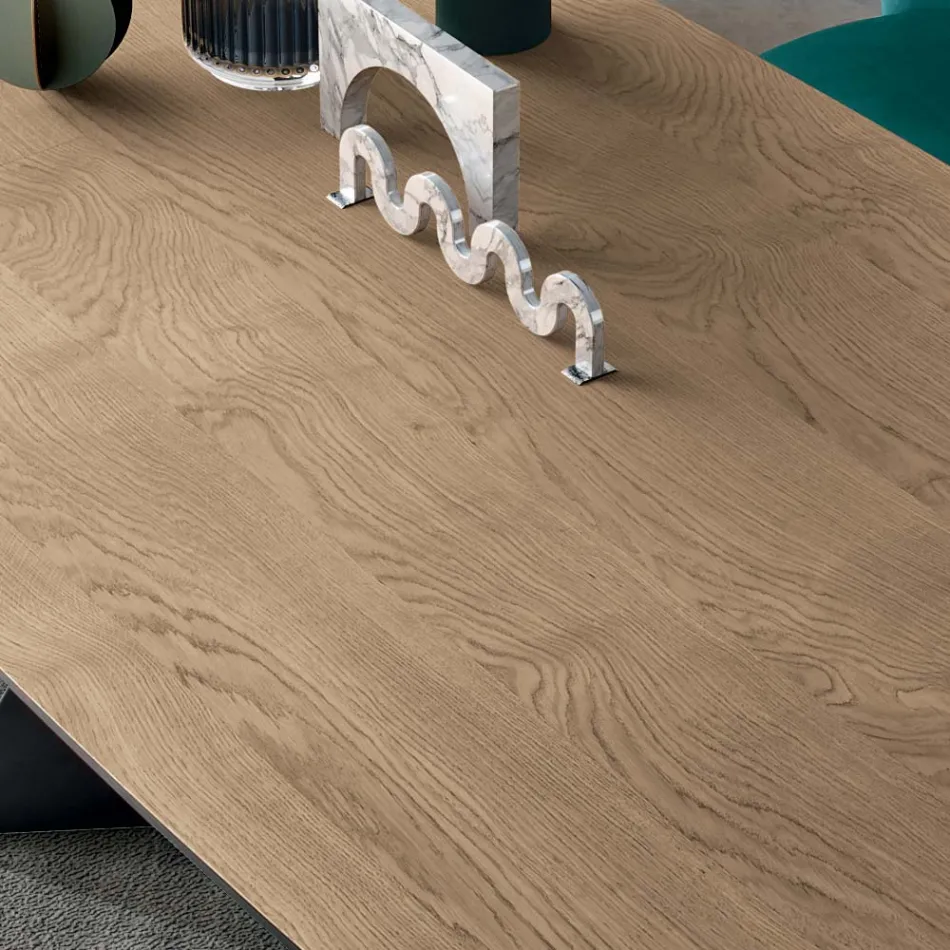 Stały stół z fornirem dębowym i malowaną metalową podstawą - Milo Viadurini