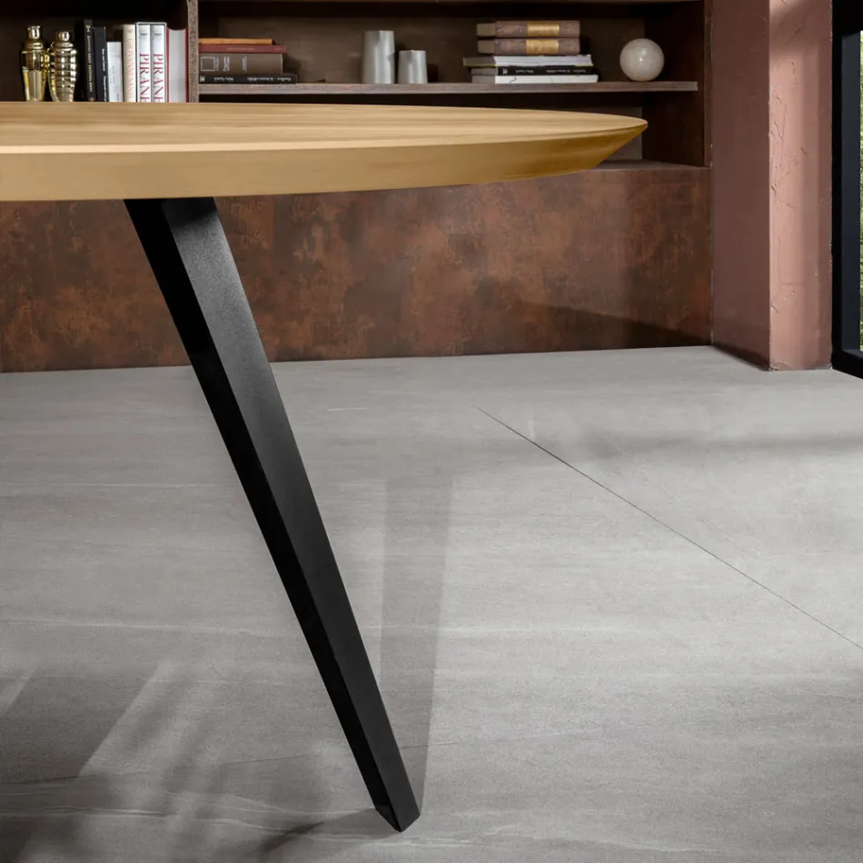 Naprawiono okrągły stół z blatem z forniru dębowego i metalową podstawą - cyklamen Viadurini