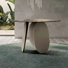 Okrągły stół z młotkowanym szklanym oparciem – posrebrzany. Wyprodukowano we Włoszech – Almo Viadurini