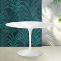 Okrągły stół Saarinen Tulip H 74 cm w połyskującej białej ceramice Florim - Scarlet