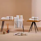 Ręcznik prysznicowy z frotte bawełnianej z podwójną falbaną z perkalu bawełnianego - Serenity Viadurini