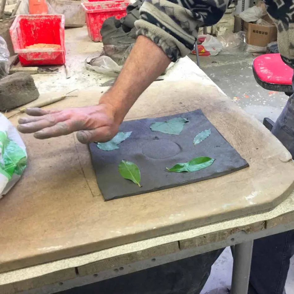 Toscot Vivaldi to kinkiet wykonany z terakoty wyprodukowanej we Włoszech Viadurini