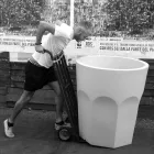 Wysoki dekoracyjny wazon w kształcie szkła z polietylenu Wyprodukowano we Włoszech - Pucca Viadurini