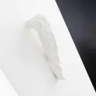 Wysoki wazon wewnętrzny z białej ceramiki ręcznie robiony we Włoszech - Jacky Viadurini