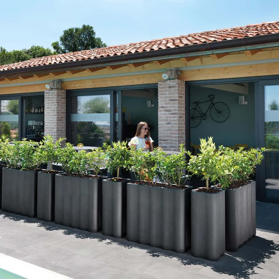 Wazon ogrodowy z kolorowego polietylenu 2 rozmiary Made in Italy - Barbia Viadurini