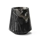 Niski dekoracyjny wazon z marmuru Portoro z wzorem w paski Made in Italy - Kair Viadurini