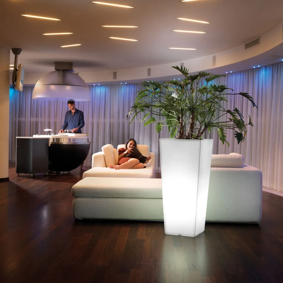 Wysoki wazon wewnętrzny z białego polietylenu Made in Italy - Devid Viadurini