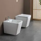 Toaleta podłogowa z wolnoopadającą ceramiczną deską sedesową i nowoczesnym designem - Giunco Viadurini