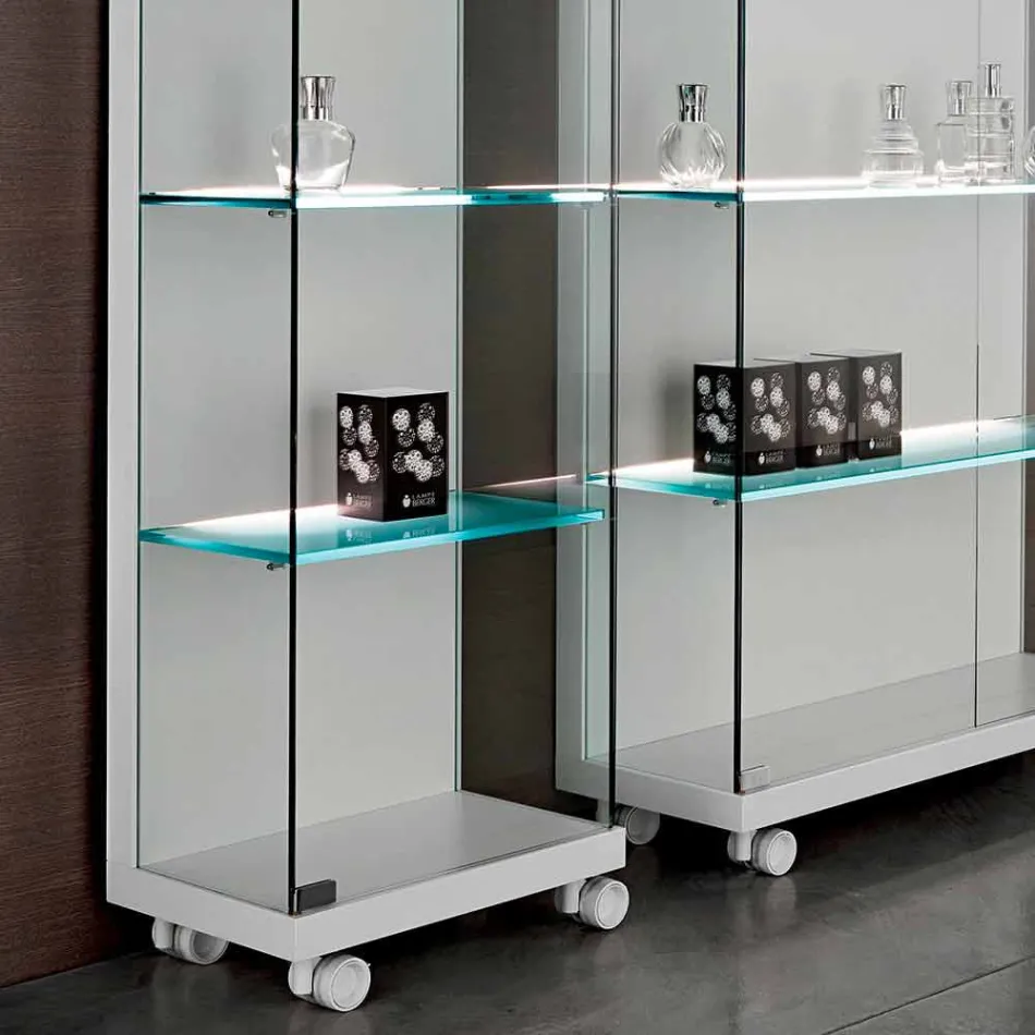 Witryna ścienna ze szkła i białego drewna, kół i podświetlanych półek - Armilla Viadurini