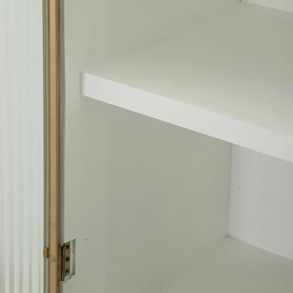 Drewniana witryna z blatem i zaokrąglonymi wkładami z 2 drzwiami i 2 szufladami - Rachel Viadurini