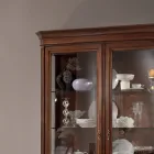 Drewniana witryna z patynowanym wykończeniem w kolorze orzecha z dekoracją w kształcie lilii Made in Italy - Women Viadurini