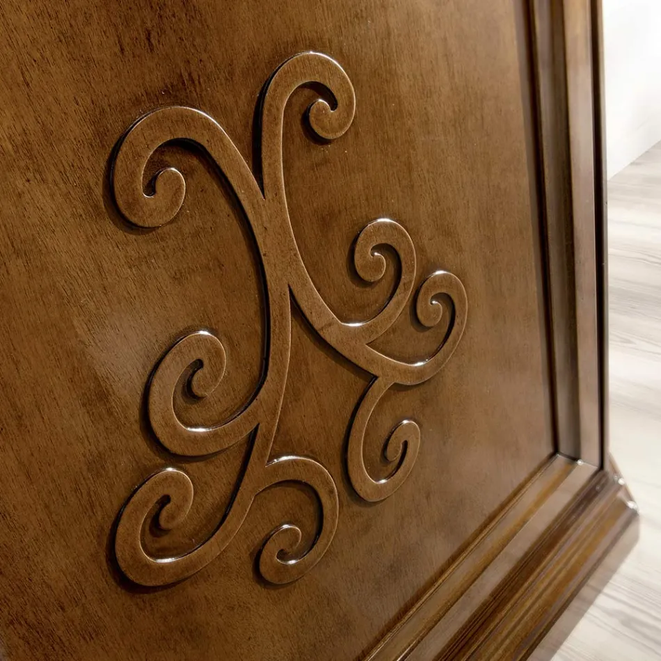 Drewniana witryna z patynowanym wykończeniem w kolorze orzecha z dekoracją w kształcie lilii Made in Italy - Women Viadurini